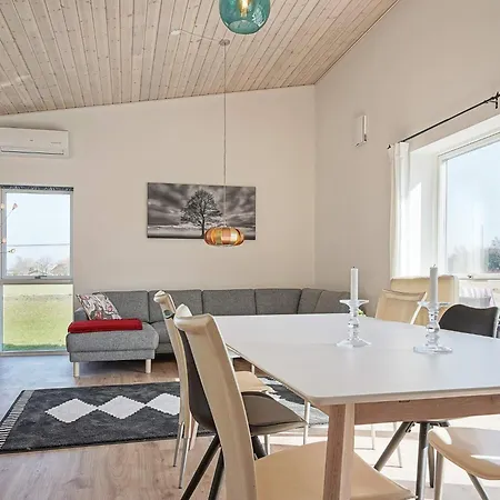 6 Person In Semesterbostad Neksø