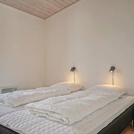 6 Person In * Neksø