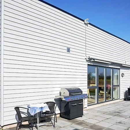 6 Person In Semesterbostad Neksø